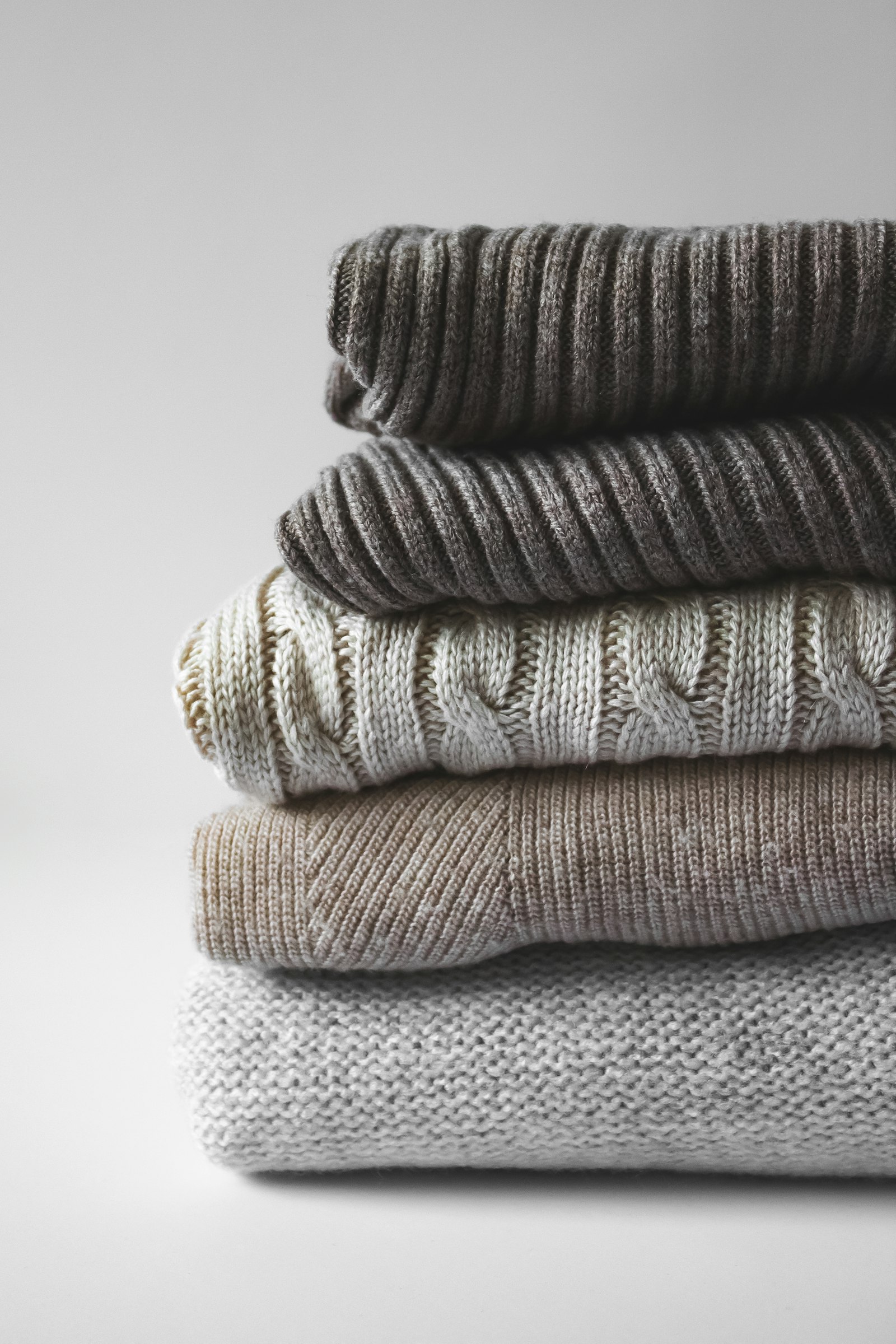 Bouloches sur un pull : enlever, prévenir, choisir le bon outil