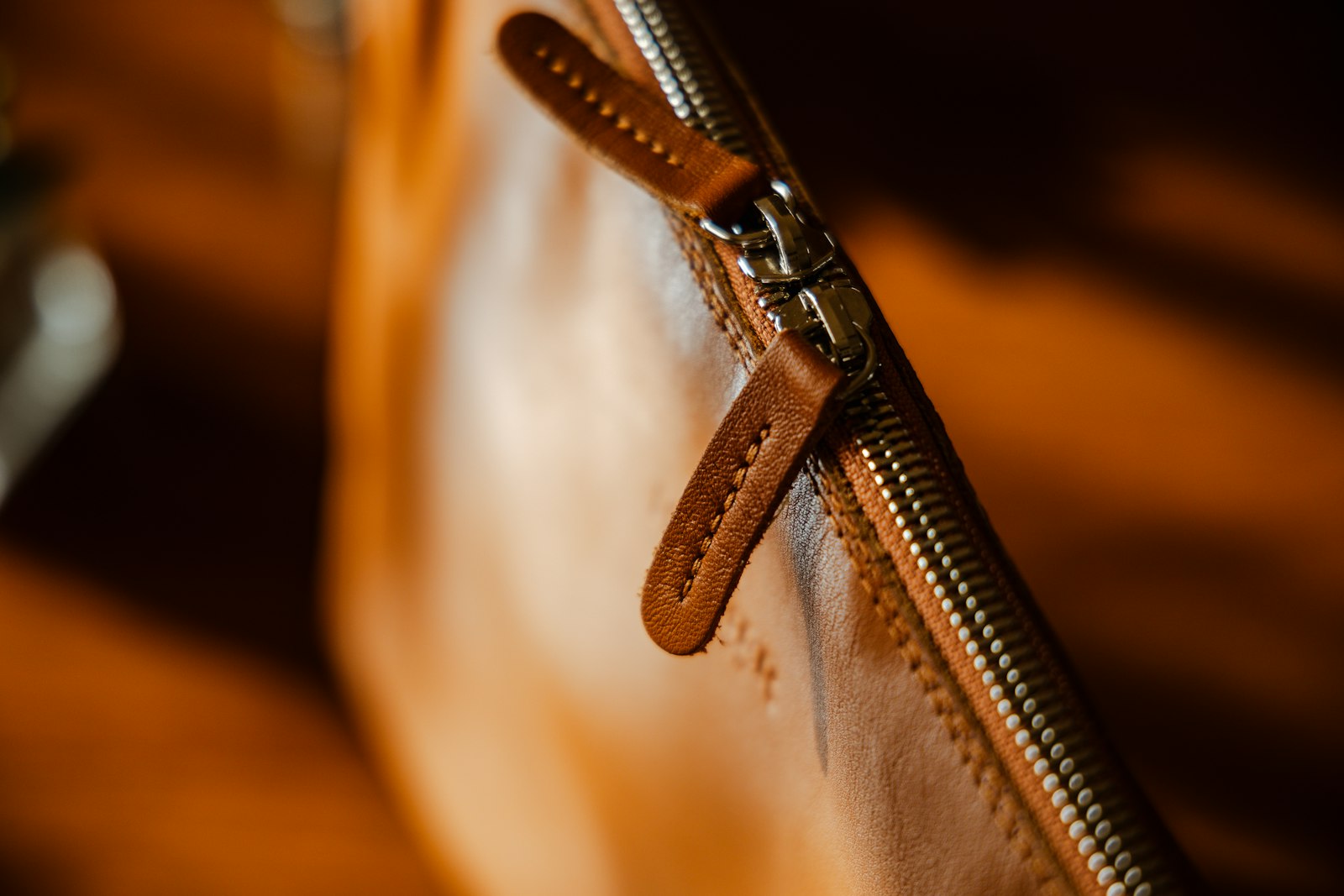 Réparer la fermeture éclair de son sac : changer le curseur, remplacer le zip