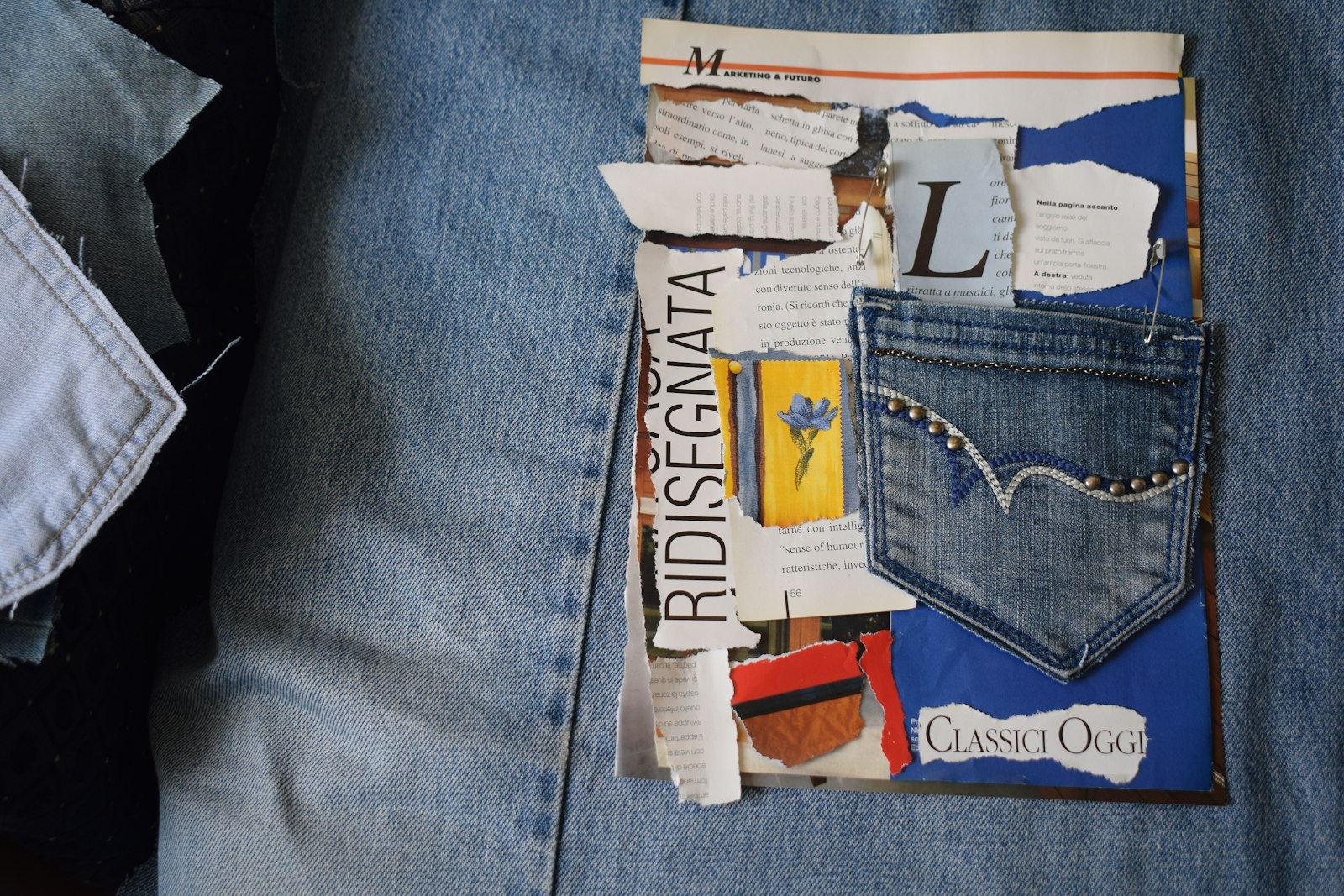 Trou réparé au genou sur un jean denim