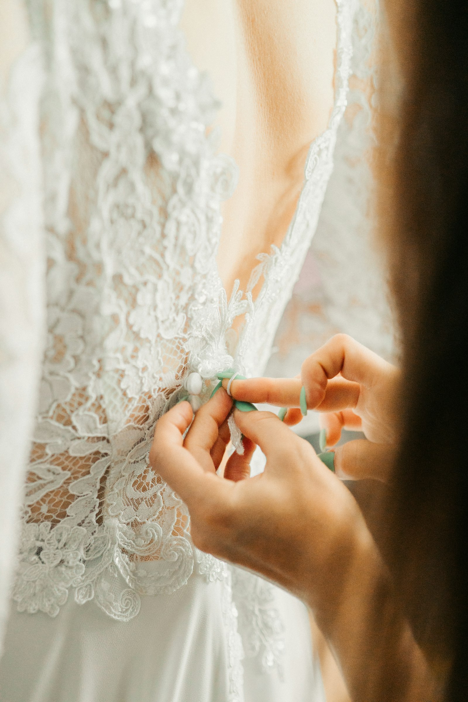 Retouches robe de mariée : quand les planifier, ce qu'on peut demander