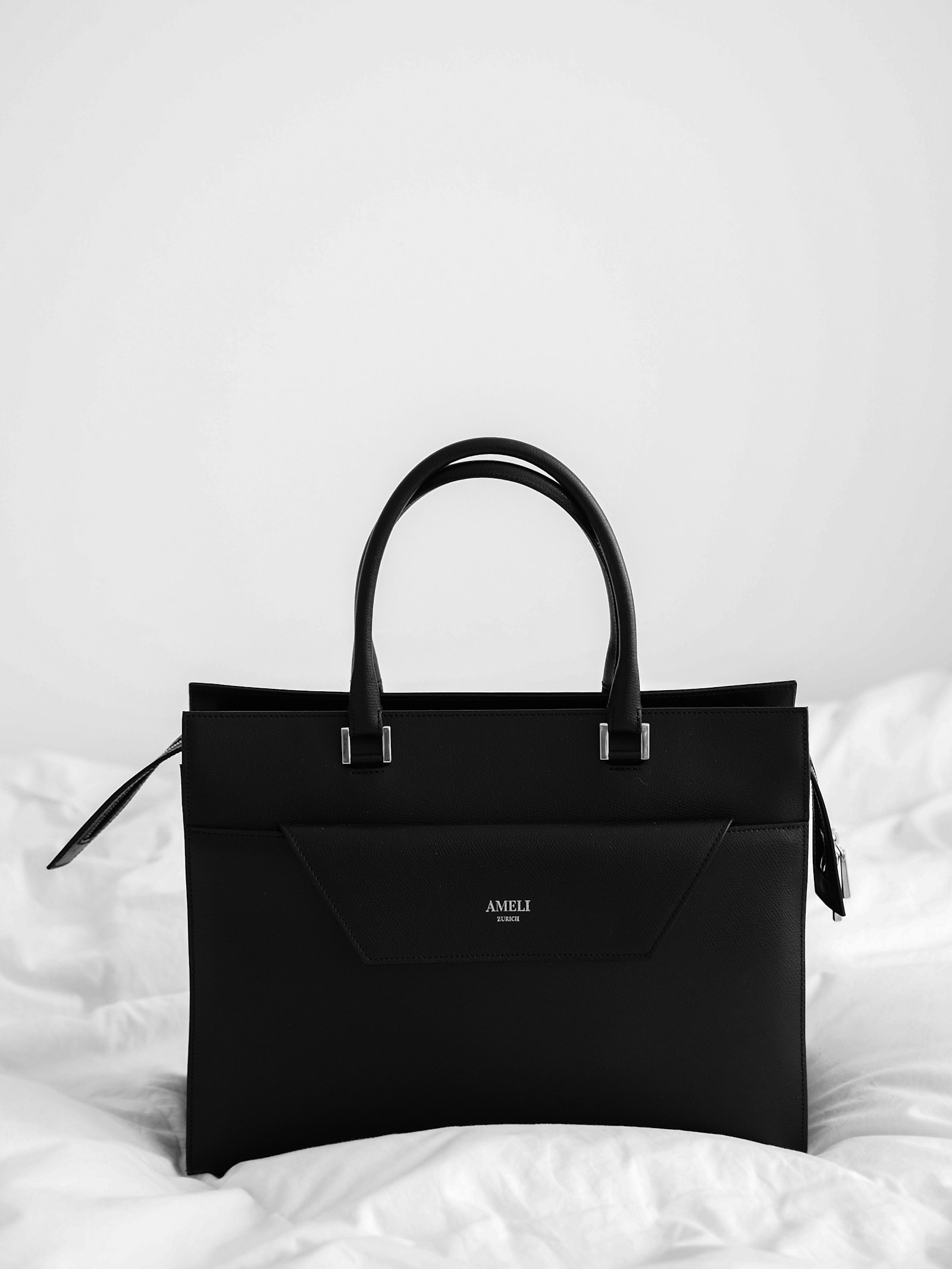 Teindre et raviver un sac en cuir : recoloration, patine, teinture